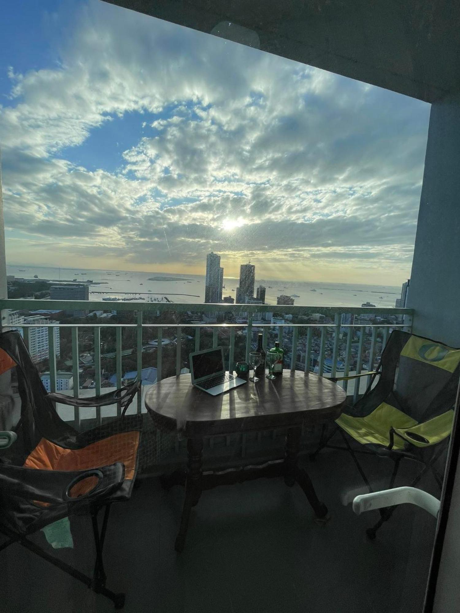 Green Residences Stays By Pbyy Manila Eksteriør bilde